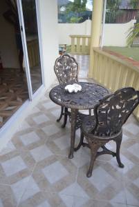 Small table verandha